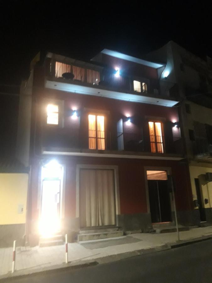 Bed&Breakfast Dietro le Mura Aci Castello Exterior foto