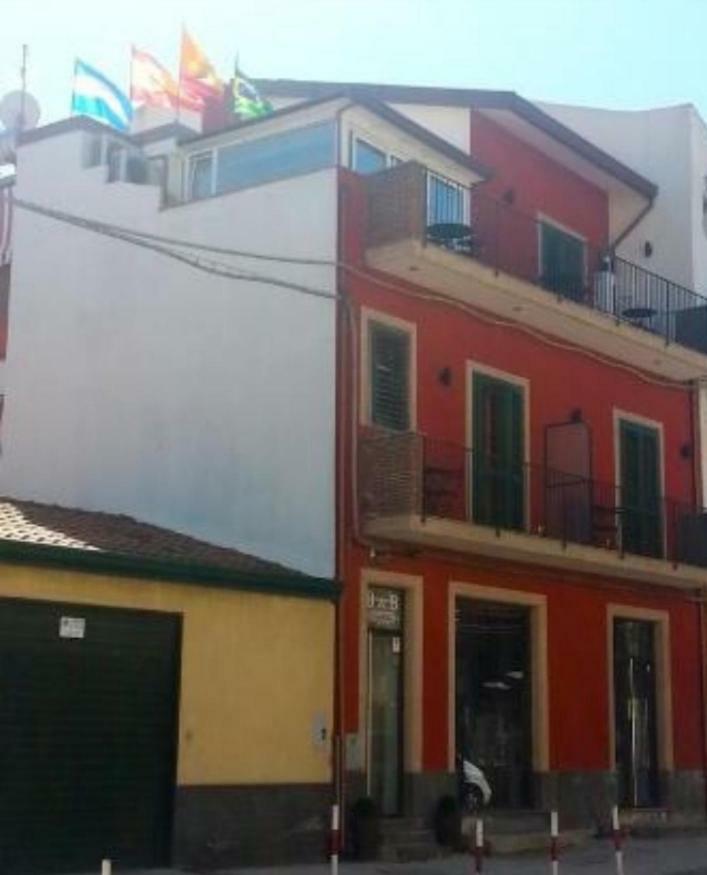 Bed&Breakfast Dietro le Mura Aci Castello Exterior foto