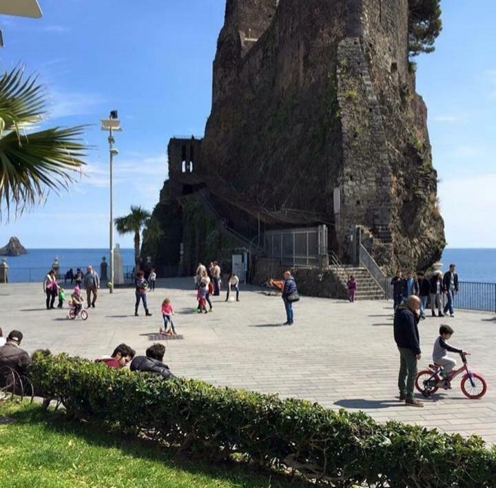 Bed&Breakfast Dietro le Mura Aci Castello Exterior foto
