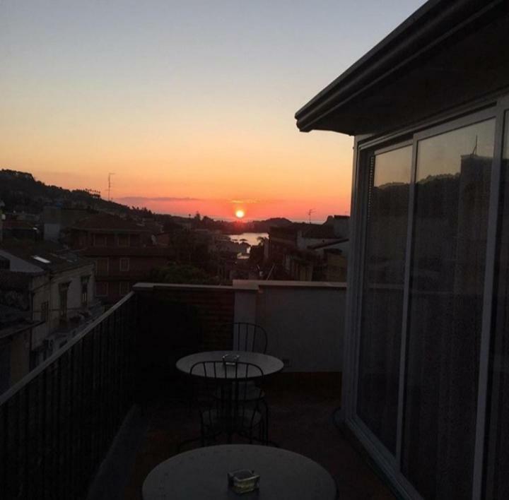 Bed&Breakfast Dietro le Mura Aci Castello Exterior foto