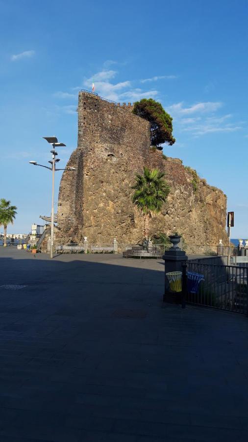 Bed&Breakfast Dietro le Mura Aci Castello Exterior foto