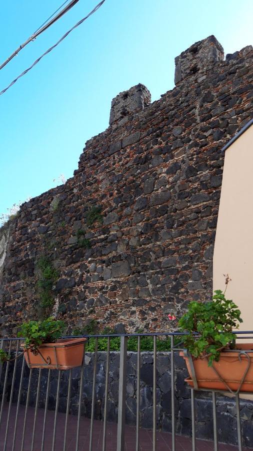 Bed&Breakfast Dietro le Mura Aci Castello Exterior foto