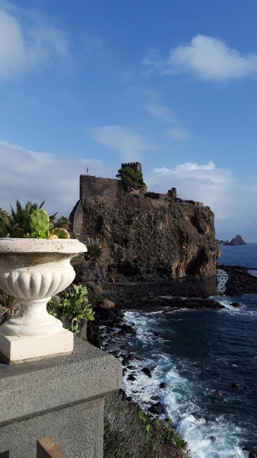 Bed&Breakfast Dietro le Mura Aci Castello Exterior foto